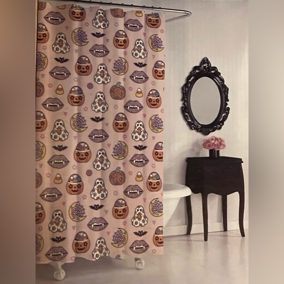 BETSEY JOHNSON NWT Retro Halloween Polyester Shower Curtain 72x72 - Picture 1 of 7
